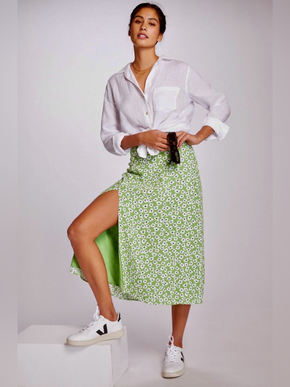 Like New Maeve by Anthropologie Lime Green Floral Side-Slit Midi Skirt. Size 4